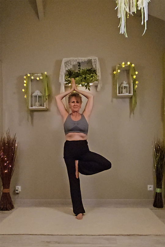 Cours de yoga en visio – pratique à la maison 